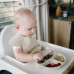 BABYONO Talíř silikonový s přísavkou - beige 6m+ BABYONO Talíř silikonový s přísavkou - beige 6m+