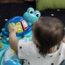BABY EINSTEIN Skákadlo/Aktivní centrum 2v1 Curiosity Cove™ 6m+ do 11kg