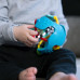 BABY EINSTEIN Hračka senzorický míč s kousátkem Rattle & Sense™ 3m+ BABY EINSTEIN Hračka senzorický míč s kousátkem Rattle & Sense™ 3m+