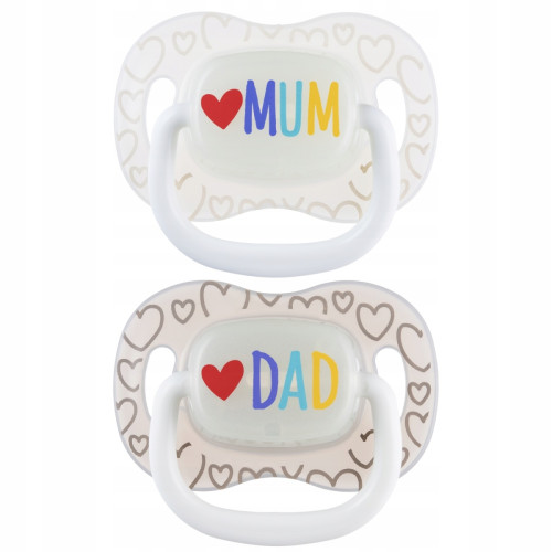 Canpol babies Love Mum&Dad svítící silikonový dudlík 0–6 m, 2 ks Canpol babies Love Mum&Dad svítící silikonový dudlík 0–6 m, 2 ks