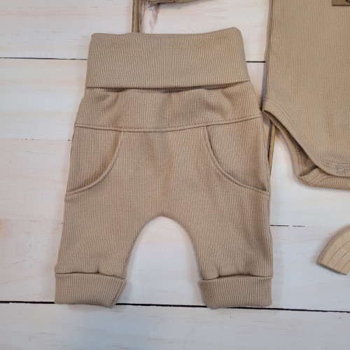 Moderní bavlněné kojenecké kalhoty s kapsičkami - tepláčky BAGGY ZYZIO Z&Z Béžová Moderní bavlněné kojenecké kalhoty s kapsičkami - tepláčky BAGGY ZYZIO Z&Z Béžová