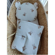 Mušelínový komplet do kočárku, kolébky a koše  ( polštářek + peřinka ) DUETBABY sedící medvídci