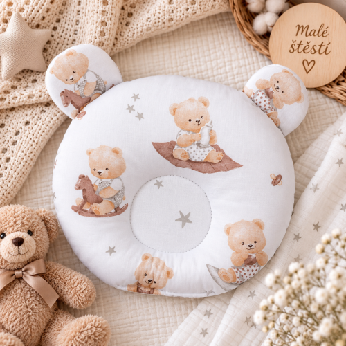 Anatomický polštářek - podhlavníček zabraňující deformaci hlavičky DUETBABY medvídek na dece Anatomický polštářek - podhlavníček zabraňující deformaci hlavičky DUETBABY medvídek na dece